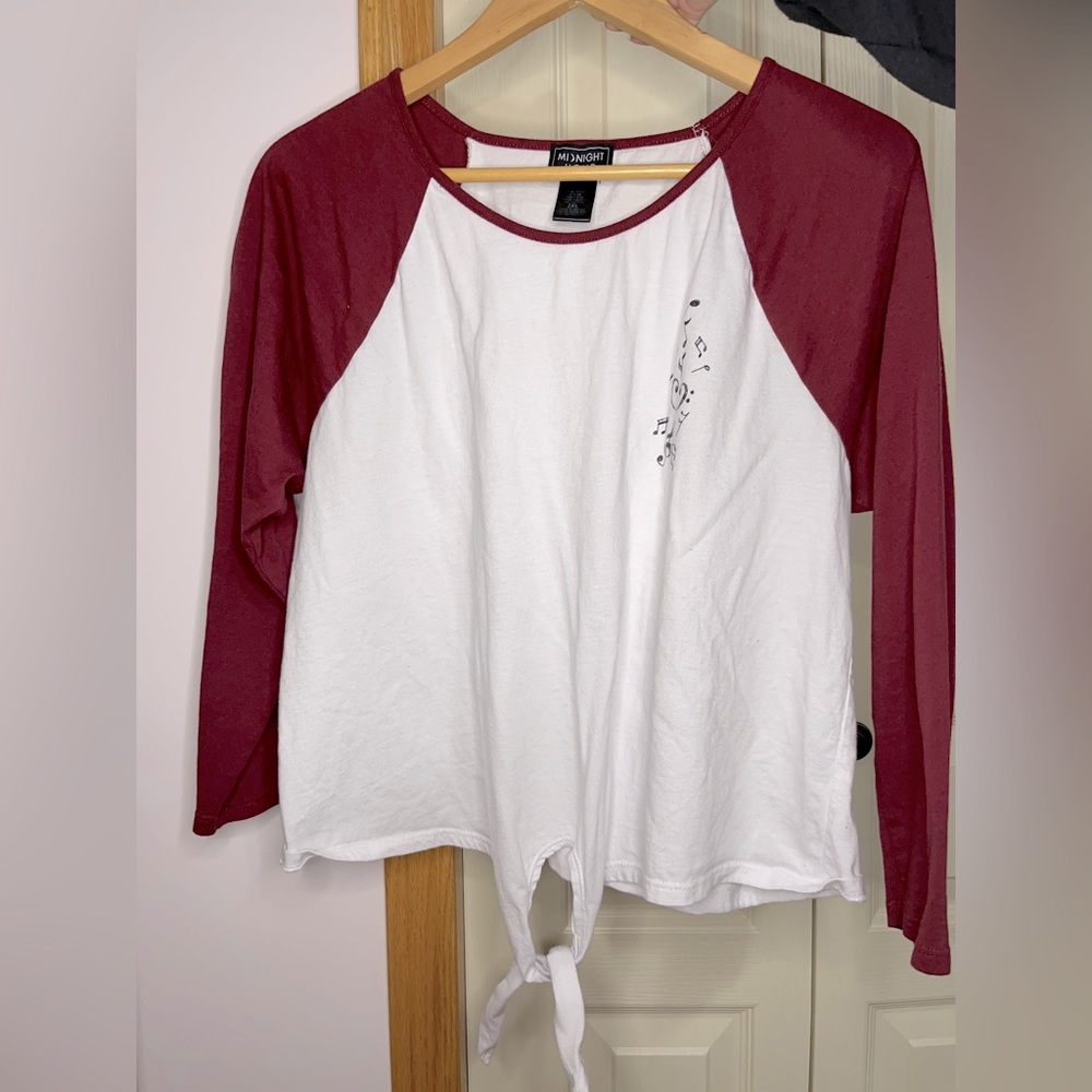 NWOT Burgundy and White 3/4 sleeve t-shirt front tie musical notes detail